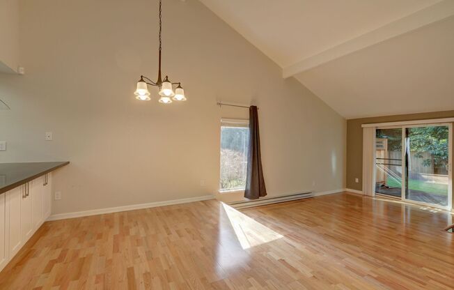 Amazing Bridle Trails 3BR 1.75BA Townhome Fully Updated and Available Now!