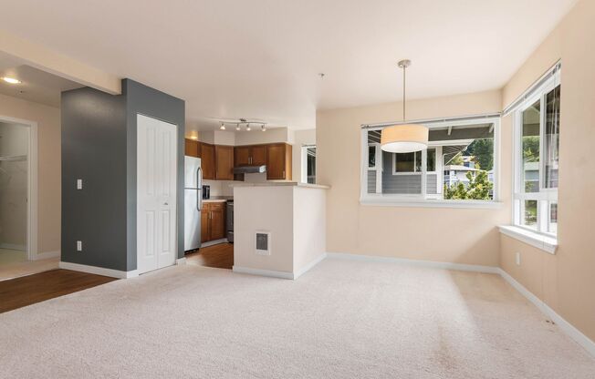 Top Floor 1 Bedroom Condo in Great Location