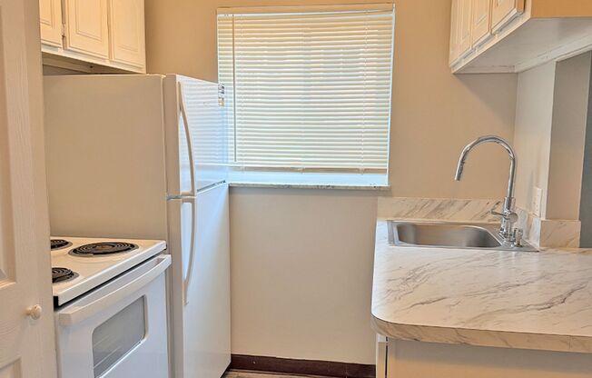 1 bed, 1 bath, 560 sqft, $825, Unit 611-05