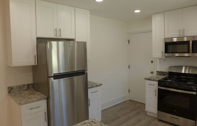 3 beds, 1.5 baths, 1,200 sqft, $2,695, Unit 2 North