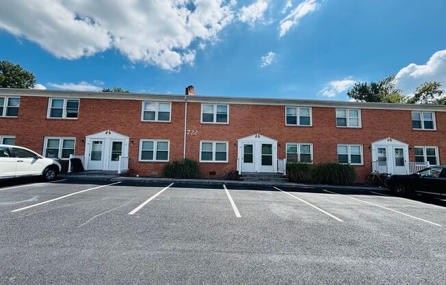 2 Bedroom, 1 Bath Apartment