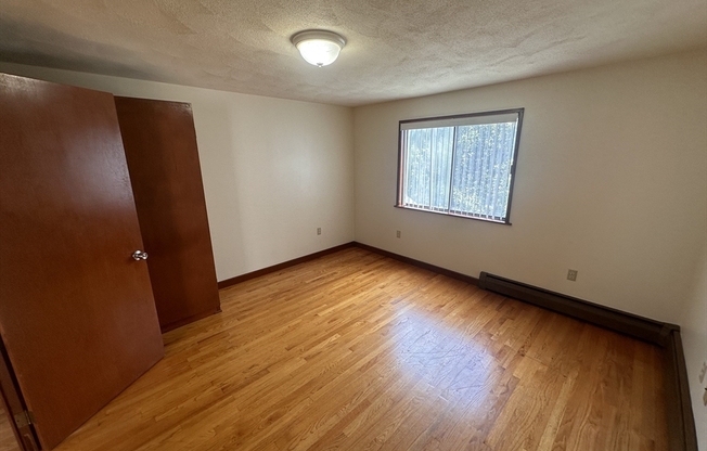 3 beds, 1 bath, 1,000 sqft, $3,000, Unit 2