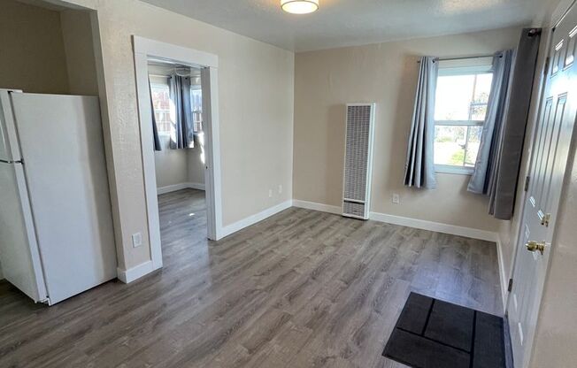 2982 - 2982 1/2 Franklin Ave.
