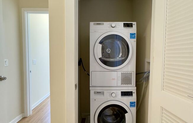 2 beds, 1 bath, 913 sqft, $1,399, Unit 411 Unit 204