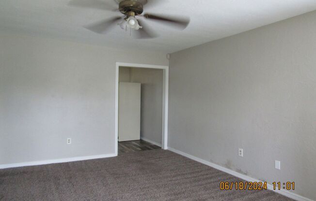 3 beds, 1 bath, $750