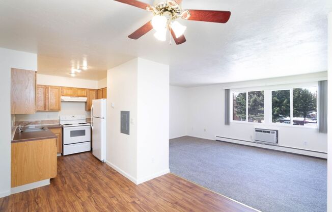 2 beds, 1 bath, 830 sqft, $1,550, Unit F2