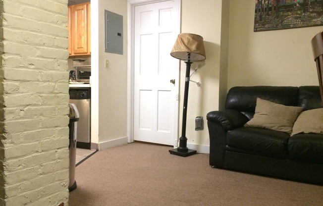 2 beds, 1 bath, 782 sqft, $2,900, Unit 02-B1