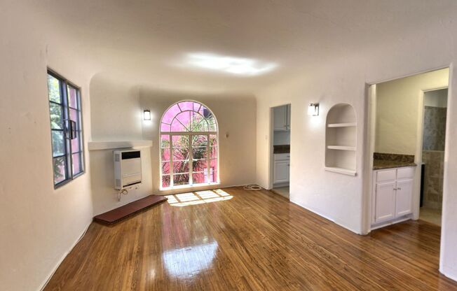 Big Momma Court Apts...Magical Renovated Bedrooms Available...CALL NOW!