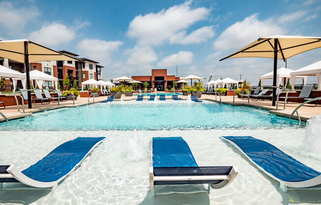35 Degrees Pool
