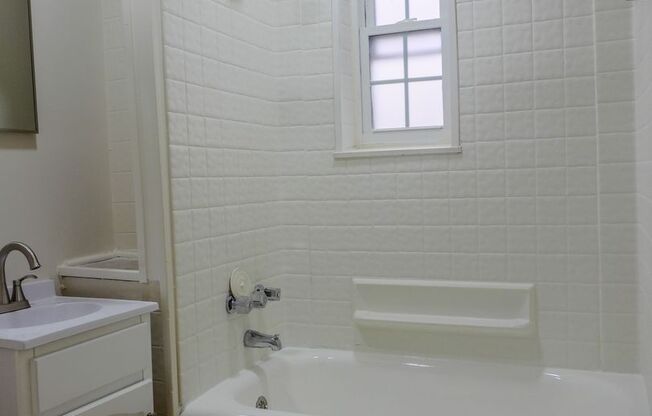 Studio, 1 bath, 450 sqft, $800, Unit 775-44