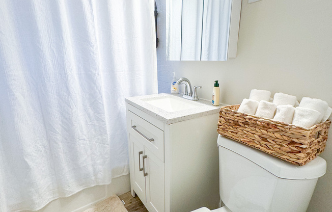 2 beds, 1 bath, 800 sqft, $5,000, Unit 12