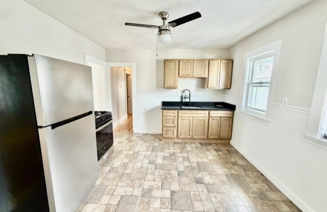 272 WILLIS AVE