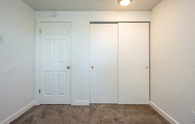 Arlo on 10th |Bedroom