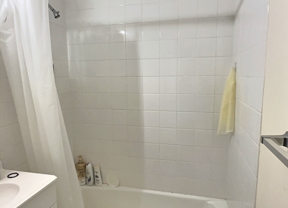 1 bed, 1 bath, 999 sqft, $2,800, Unit 32