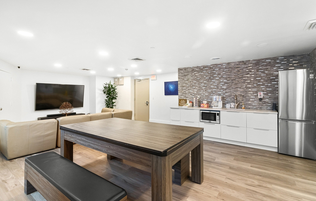 1 bed, 1 bath, 692 sqft, $4,750, Unit 32B