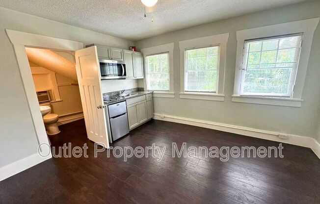 133 E CONCORD ST