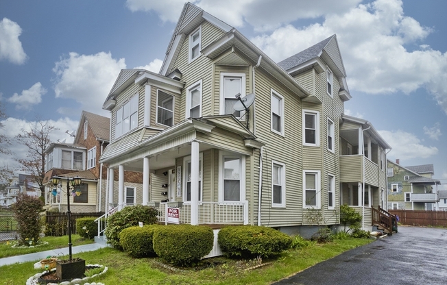 47 MOORELAND ST