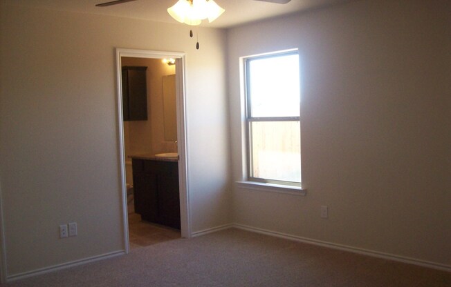 3 beds, 2 baths, $1,350