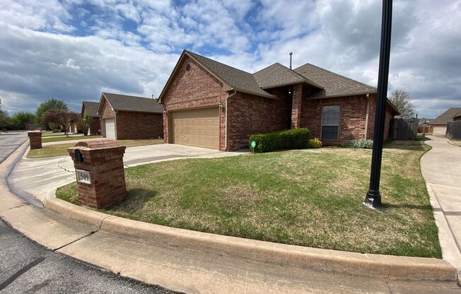 3 Bed 2 Bath 2 Car Garage In Moore & In Gated Community!!!!