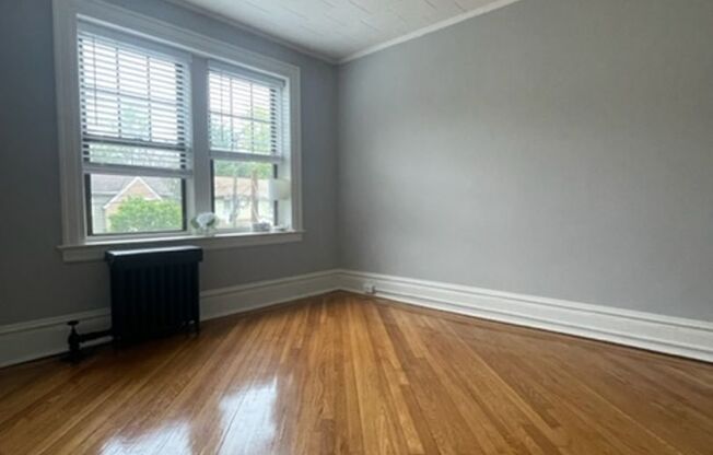 1 bed, 1 bath, 700 sqft, $2,225, Unit B10