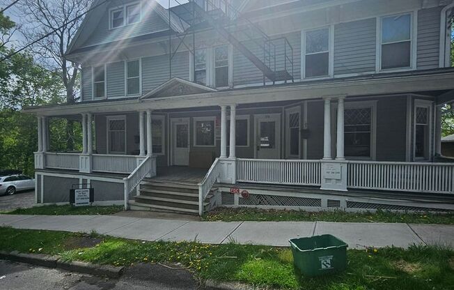 4 beds, 1 bath, $2,400, Unit 118-2