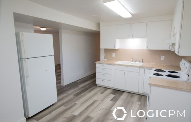 2 beds, 1 bath, 921 sqft, $1,000