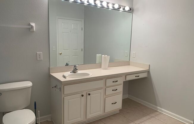 3 beds, 2 baths, $1,550, Unit #8209