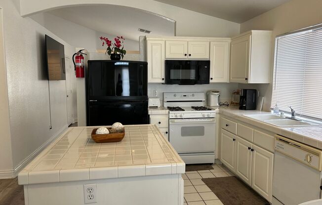 2 beds, 2 baths, $1,995