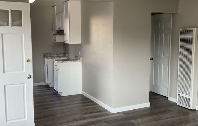 2 beds, 1 bath, 600 sqft, $2,395, Unit 16108 1/4