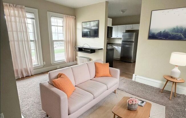 2 beds, 2 baths, $1,295, Unit 206