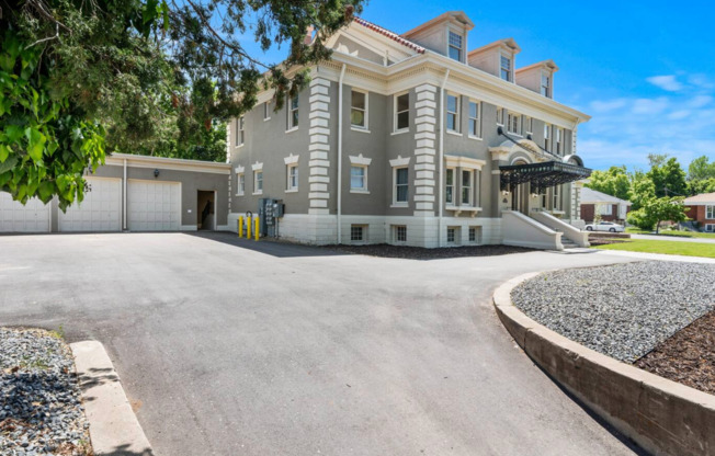 Beautifully Renovated Apartment in Historic Mansion