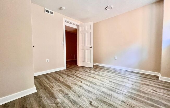 1 bed, 1 bath, $995, Unit APT 5