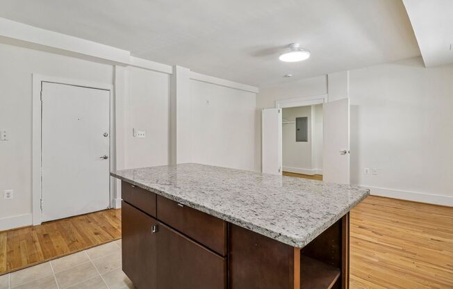Studio, 1 bath, 450 sqft, $1,792, Unit 811-B7
