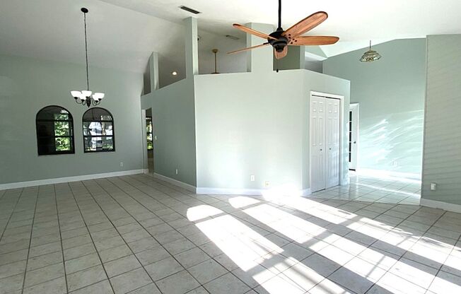 Charming Home in Spruce Creek Fly In!