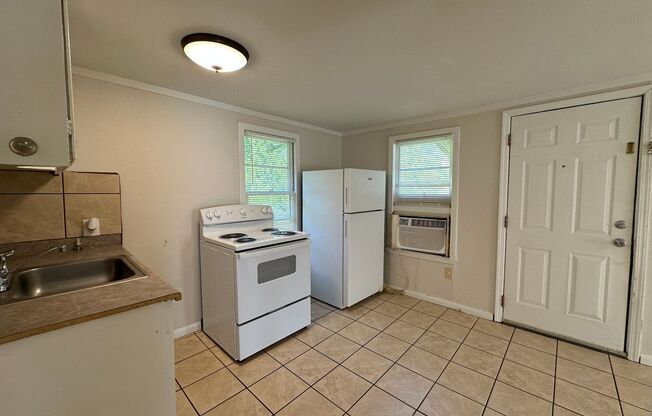 1 bedroom 1 bath apartment for rent in Pensacola - ALL UTILITIES INCLUDED!