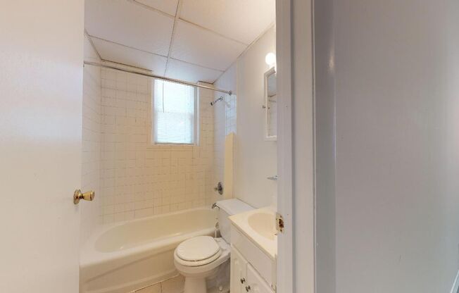 Studio, 1 bath, 296 sqft, $950, Unit 4-K