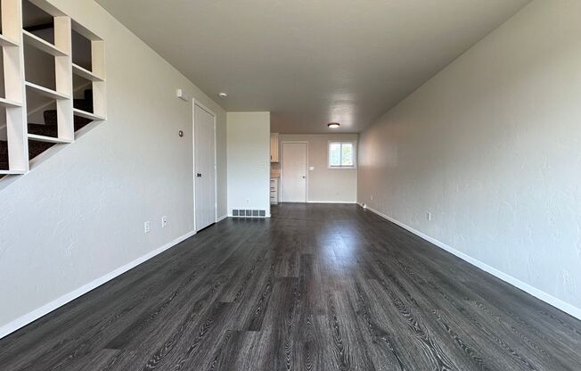 2 beds, 1 bath, 896 sqft, $1,145