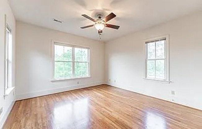 Gorgeous 3bd 3bath home available 08/07