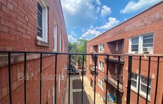 1059 W DAKIN