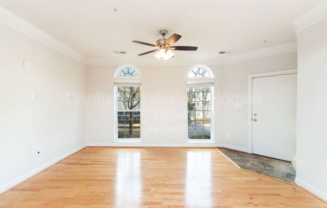 5675 HARRINGTON FLS LN