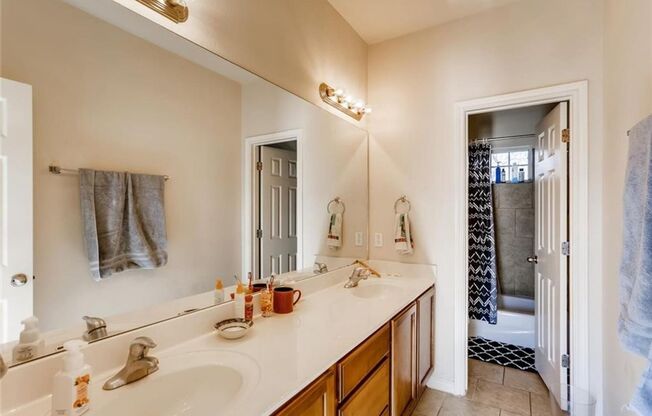 UT PRE-LEASE: 6 BR/4 BA in Hyde Park - 2 Story House, Laundry Room, Backyard