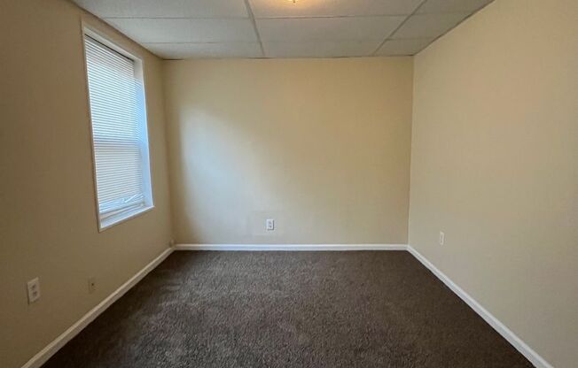 3 beds, 1 bath, $1,800, Unit 2