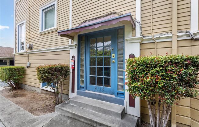 2118 Clinton Ave #B - 1 bedroom | 1 bath | Upper unit