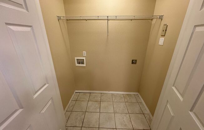 2 beds, 2 baths, $895