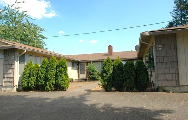Updated 3 Bedroom, 1 Bath Apt in 4-Plex - Inner NE Portland