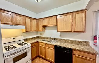 2 beds, 1 bath, 1,000 sqft, $1,295, Unit 615 Flint Rd. #5
