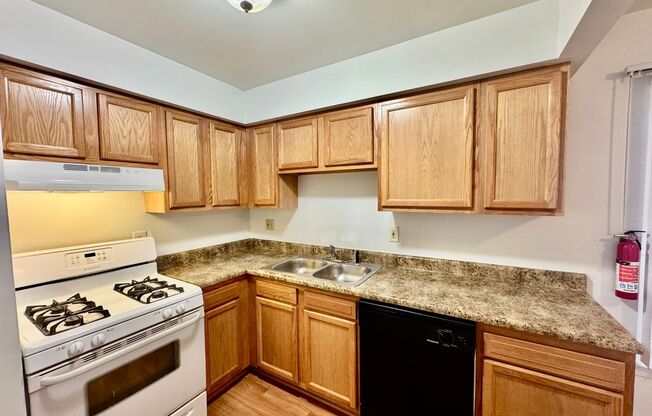 2 beds, 1 bath, 1,000 sqft, $1,295, Unit 615 Flint Rd. #5