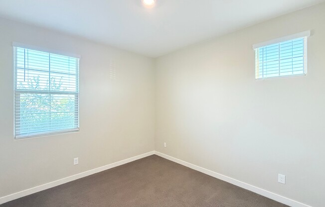 708 N BAY DR