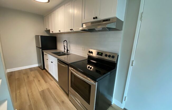 1 bed, 1 bath, 611 sqft, $1,970, Unit 72 - 12