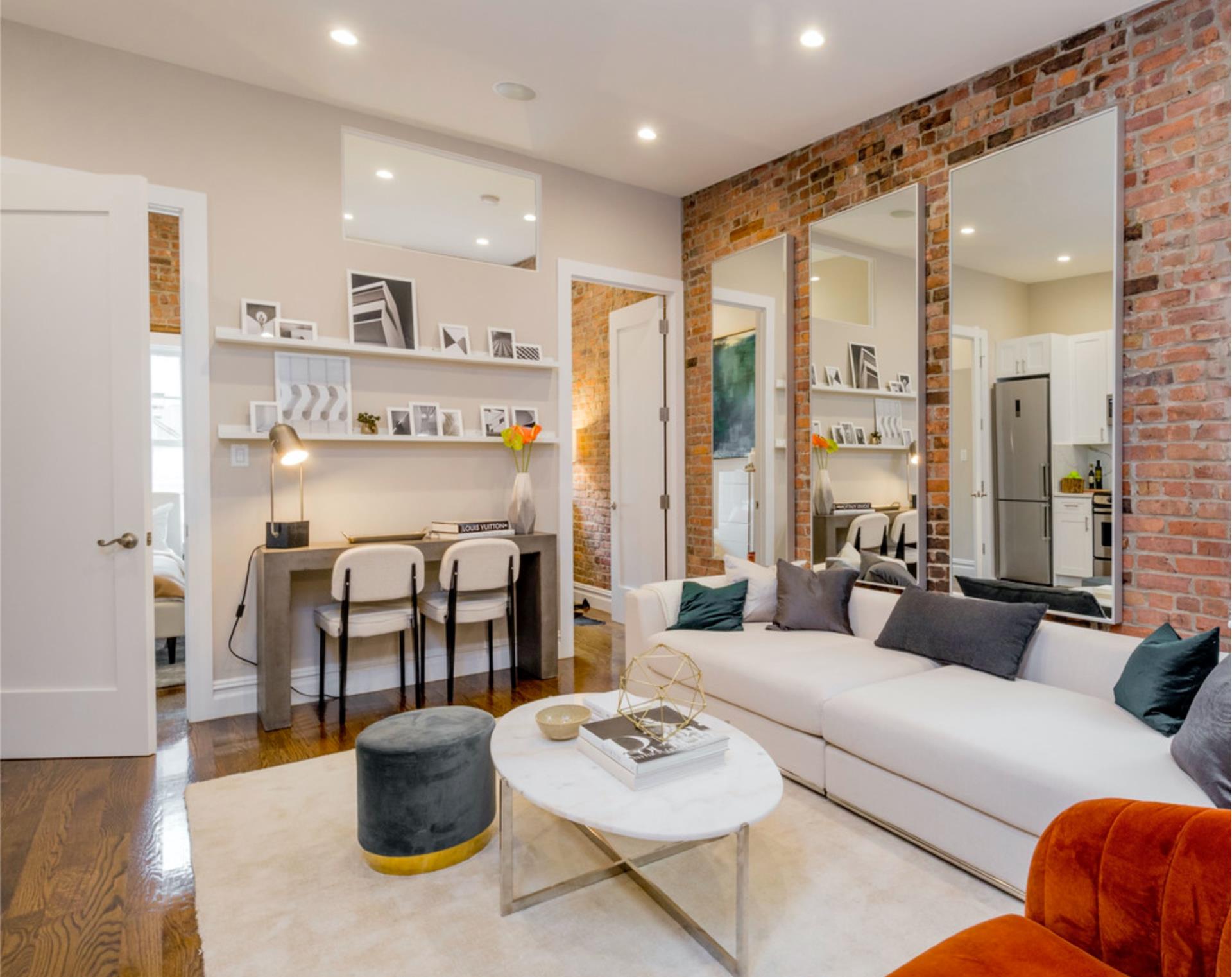 321 W 11 ST